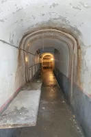 Ligne Maginot - SAINT OURS HAUT (SOH) - (Ouvrage d'artillerie) - Casernement
Galerie avec les tables rabattables