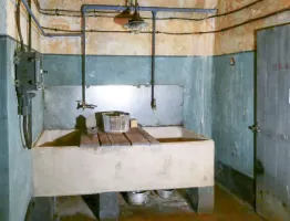 Ligne Maginot - SAINT OURS HAUT (SOH) - (Ouvrage d'artillerie) - La cuisine: 
Evier pour le lavage des ustensiles
