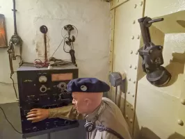 Ligne Maginot - FRESSINEA (FA) - (Ouvrage d'infanterie) - Local radio au dessus de la cuisine.
Goulotte lance-grenade orientée sur la façade non protégée de l'ouvrage.