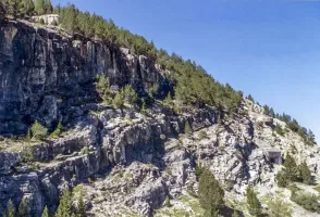 Ligne Maginot - LES AITTES - (Ouvrage d'infanterie) - Vue de l'avant
A gauche de la photo en hauteur, le bloc 1, sur la droite de la photo, les blocs 4 (en bas) et 3