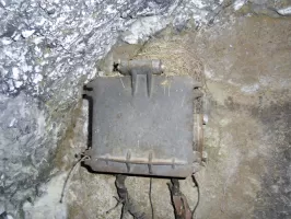 Ligne Maginot - LES AITTES CAVERNE - (Abri) - L'installation téléphonique
Boitier de protection