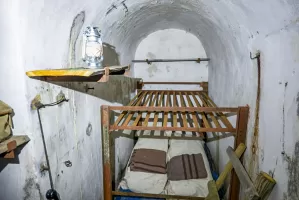 Ligne Maginot - MONTGENEVRE (BARRAGE RAPIDE) - (Blockhaus pour arme infanterie) - Chambre de repos à l'arrière du blockhaus