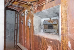 Ligne Maginot - ROCHE LA CROIX (RLC) - (Ouvrage d'artillerie) - Bloc 6
Etage supérieur, accès à la cloche GFM et créneau d'observation vers le col de Larche