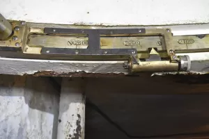 Ligne Maginot - ROCHE LA CROIX (RLC) - (Ouvrage d'artillerie) - Bloc 5
Tourelle 75/33
Guide de réglage azimut de la tourelle