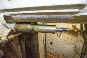 Ligne Maginot - ROCHE LA CROIX (RLC) - (Ouvrage d'artillerie) - Bloc 5
Tourelle 75/33
Le frein en dessous du tube