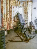 Ligne Maginot - ROCHE LA CROIX (RLC) - (Ouvrage d'artillerie) - Bloc 5
Étage intermédiaire
Mortiers de 81 mm: mortier de gauche