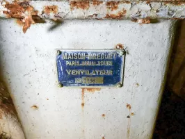 Ligne Maginot - ROCHE LA CROIX (RLC) - (Ouvrage d'artillerie) - Bloc 5
Tourelle 75/33
Étage inférieur
Plaque du fabricant