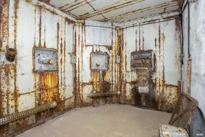 Ligne Maginot - ROCHE LA CROIX (RLC) - (Ouvrage d'artillerie) - Bloc 5
Étage supérieur
Caponnière avec un créneau FM/observatoire et deux postes optiques