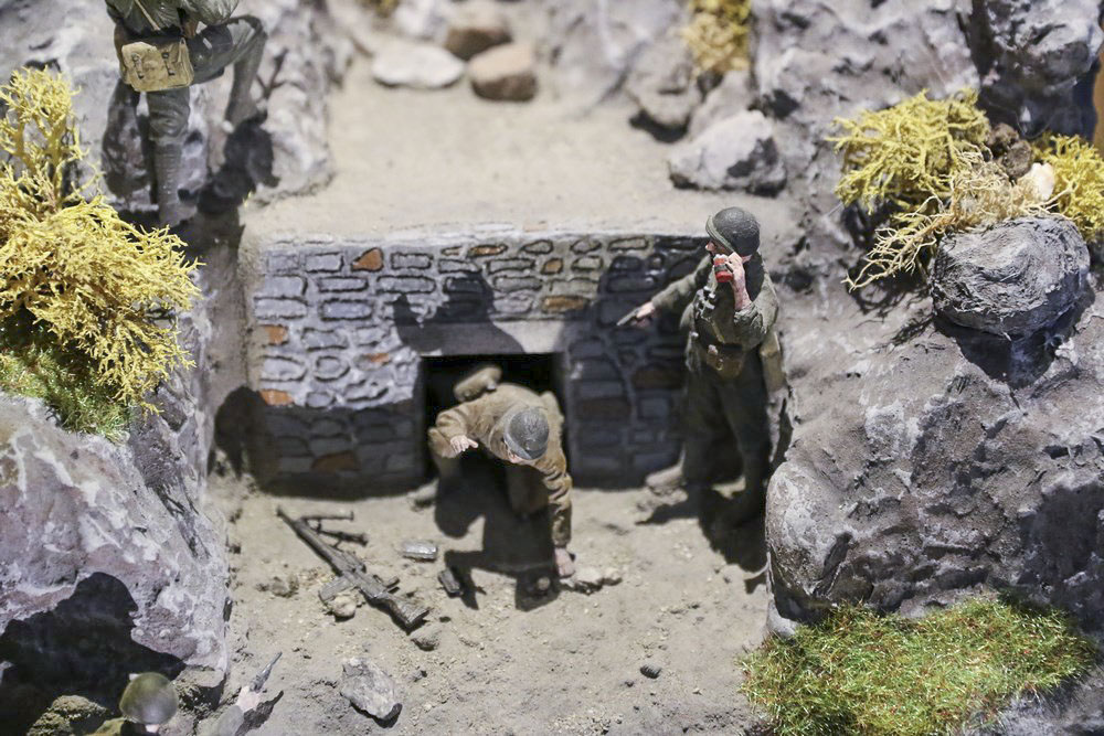 Ligne Maginot - CHENAILLET - (Ouvrage d'infanterie) - Représentation de la reddition de 1940. Exposition sur le Chaberton et la fortification à Clavières. Publication sur Wikimaginot autorisée par Monsieur Roberto Guasco - Alain Perouffe
