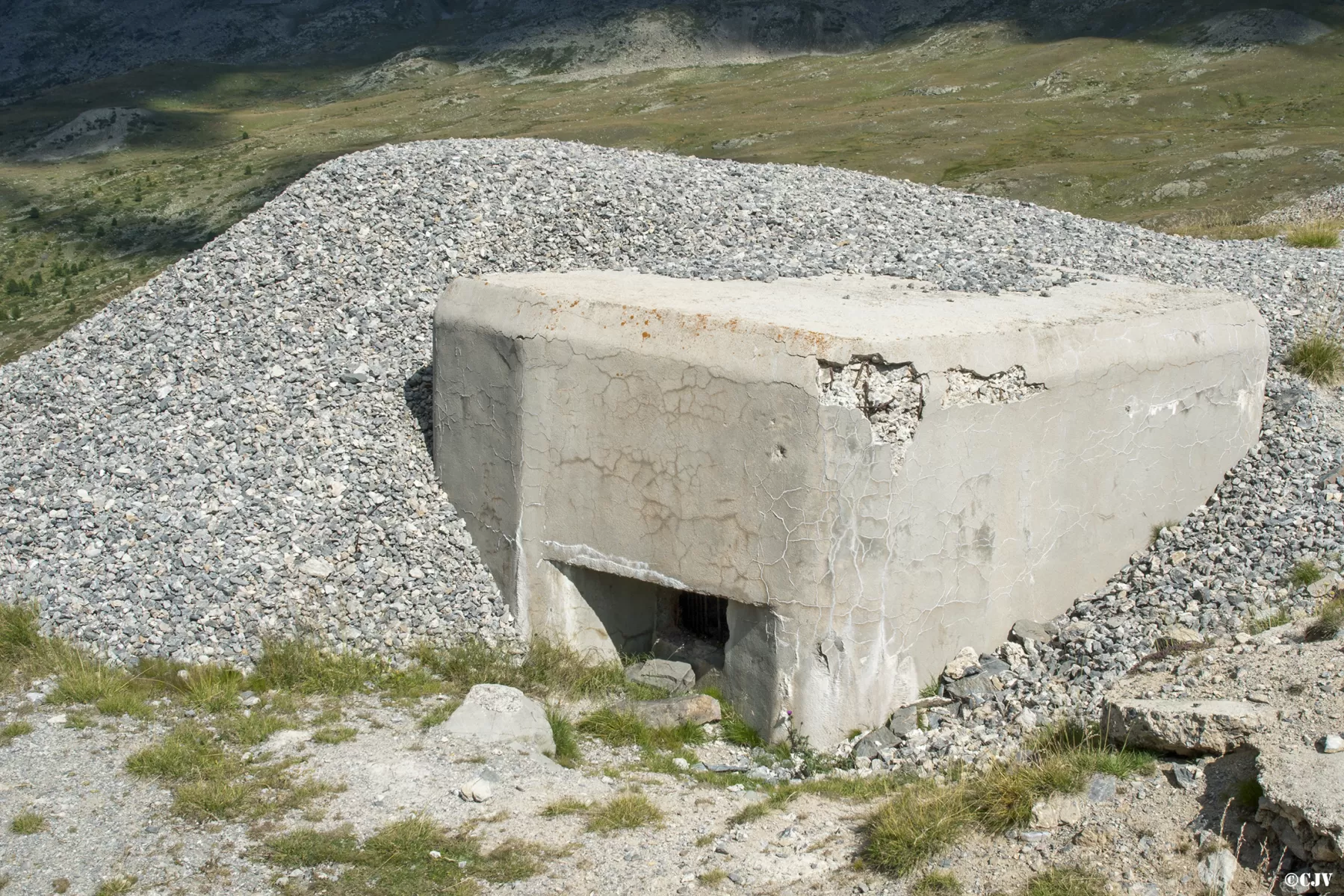 Ligne Maginot - COL DE BUFFERE - (Ouvrage d'infanterie) - Bloc 4
La cheminée - Lia VERMEULEN