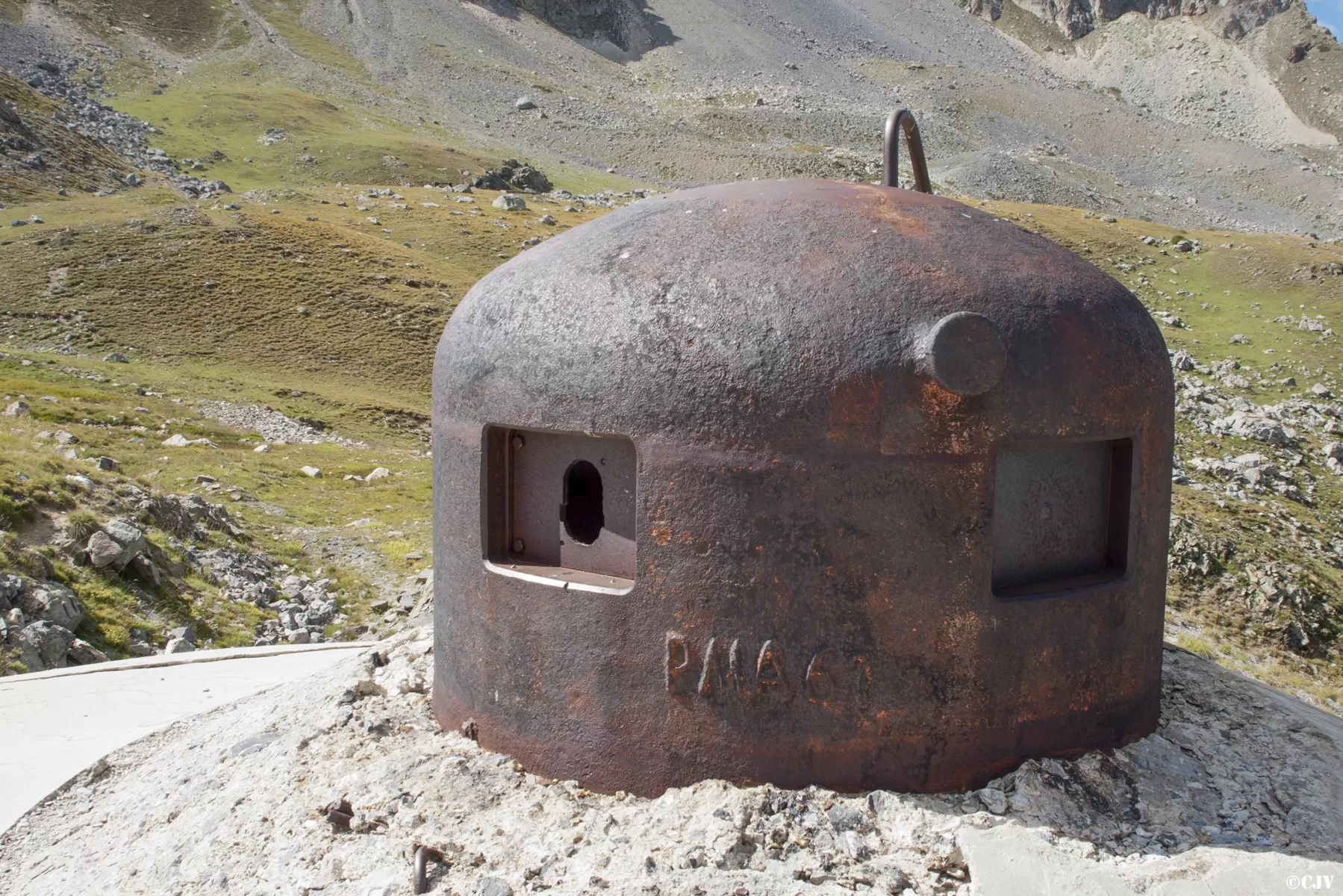 Ligne Maginot - COL DE BUFFERE - (Ouvrage d'infanterie) - Bloc 1
La cloche - Lia VERMEULEN