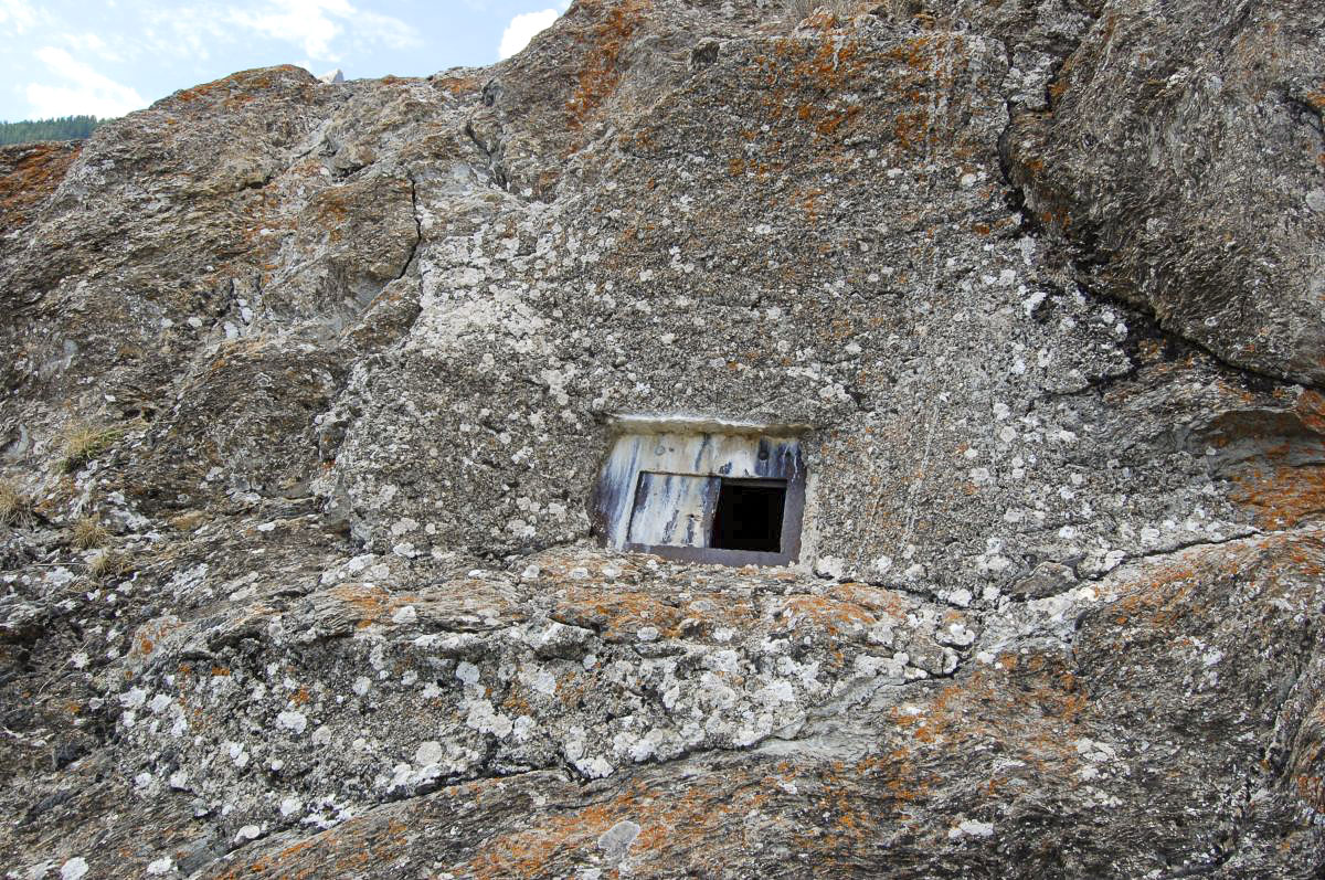 Ligne Maginot - COLOMBIER - ROCHER LE TRUC - (Blockhaus pour arme infanterie) - Créneau nord - Michal Prasil
