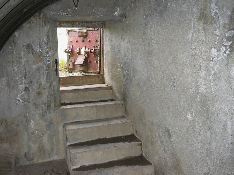 Ligne Maginot - COLOMBIER - ROCHER LE TRUC - (Blockhaus pour arme infanterie) - L'accés et la porte blindée - Georges HUYGEN