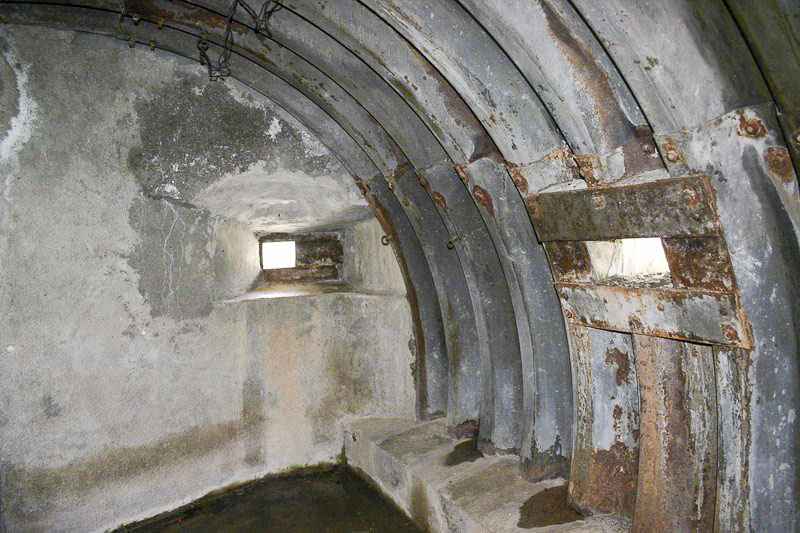 Ligne Maginot - COLOMBIER - ROCHER LE TRUC - (Blockhaus pour arme infanterie) - Deux des trois créneaux de tir - Georges HUYGEN
