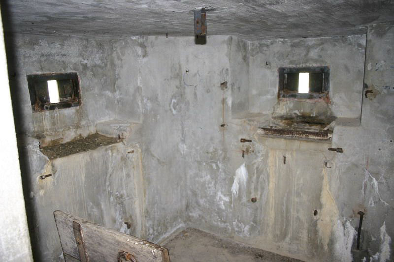 Ligne Maginot - LARCHE (L) - (Ouvrage d'infanterie) - Bloc 4
Vue intérieure des embrasures - Georges HUYGEN
