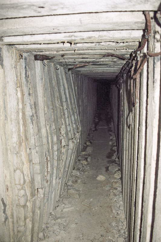 Ligne Maginot - LARCHE (L) - (Ouvrage d'infanterie) - Éboulement du couloir principal chez l’entrée
2004 - Michal Prasil