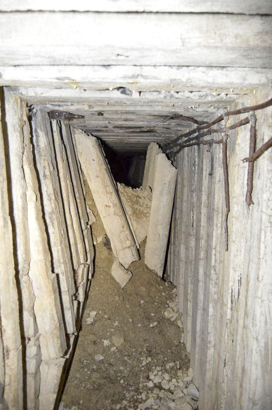 Ligne Maginot - LARCHE (L) - (Ouvrage d'infanterie) - Éboulement du couloir principal chez l’entrée - Michal Prasil