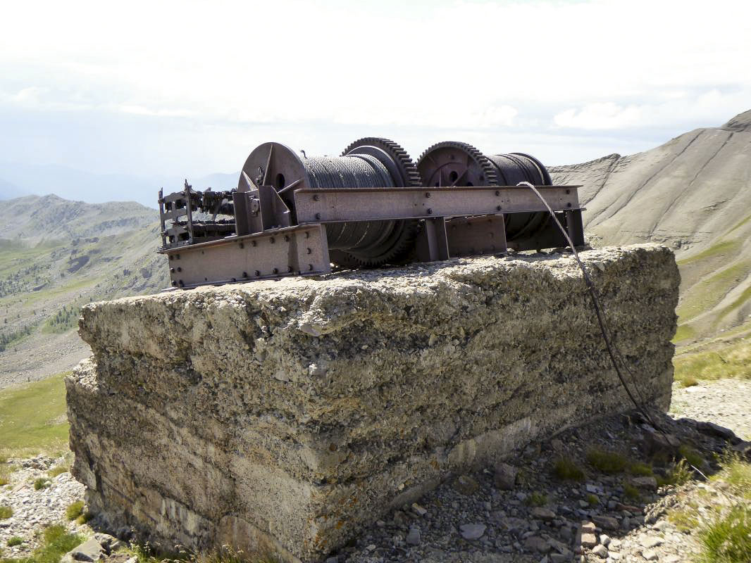 Ligne Maginot - RESTEFOND - (Divers) - A proximité du bloc 4, le treuil reliant à l'ouvrage de la Moutiére utilisé lors de sa construction - ELLENA-CUNY