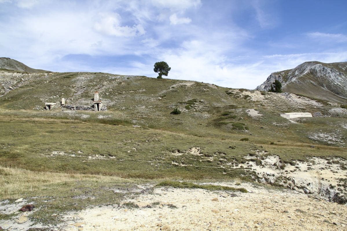 Ligne Maginot - COL DE BARTEAUX NORD - (Abri) - Vue générale des 2 abris - Alain Perouffe
