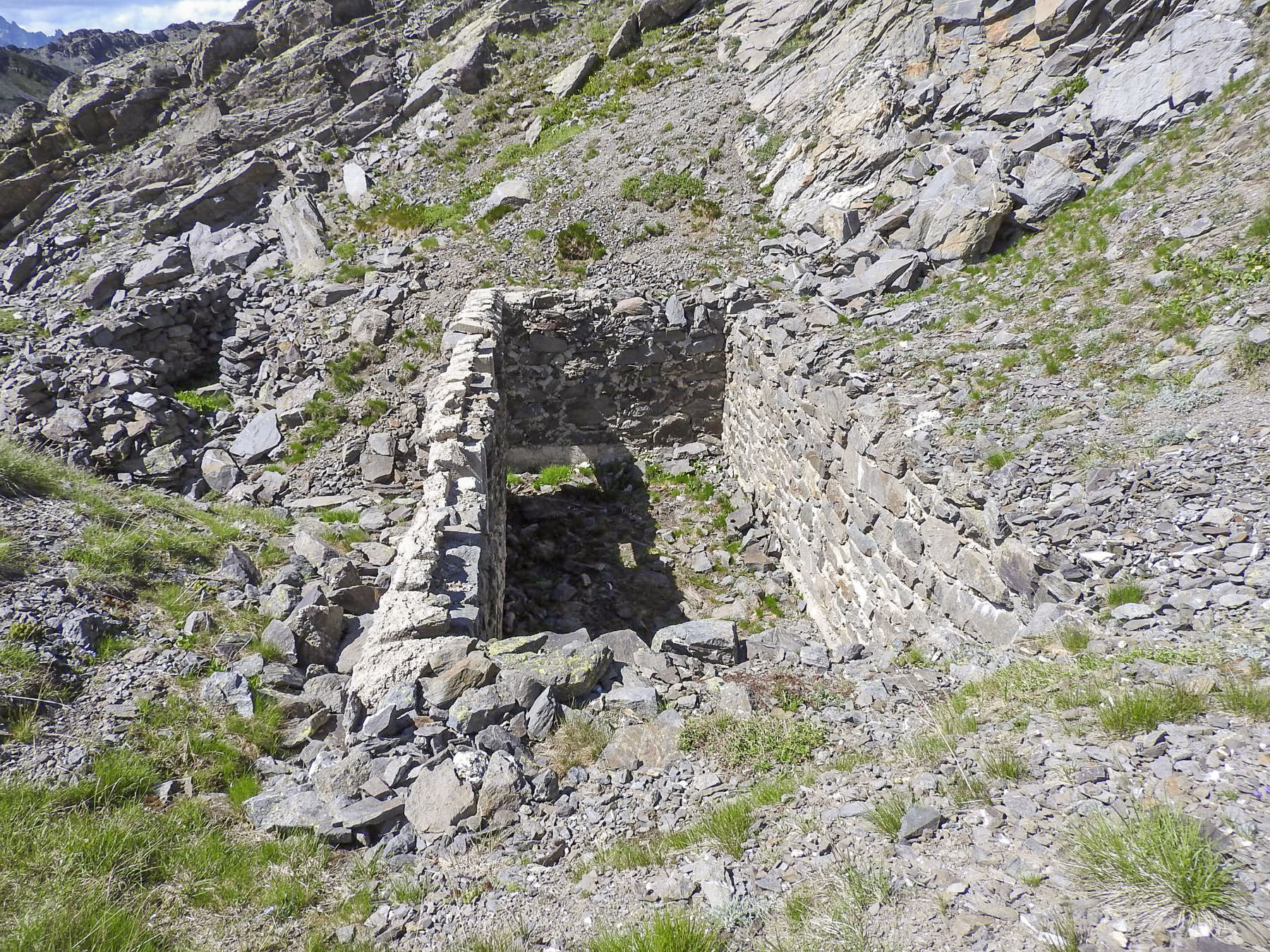 Ligne Maginot - COL DE CRISTOL (1° CM / 82° BAF) - (PC) - Les ruines d'un casernement près de la porte de Cristol - STENGER Mathieu