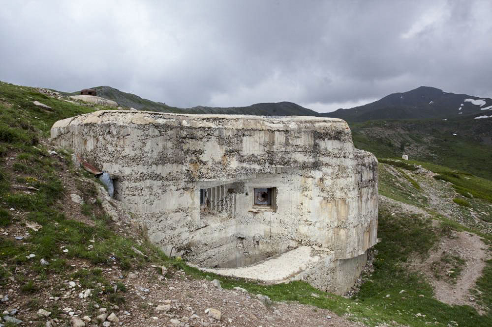 Ligne Maginot - COL DE GRANON - (Ouvrage d'infanterie) - Bloc 3
Le bloc avec le bloc 4 au second plan - Arnault JL Photo