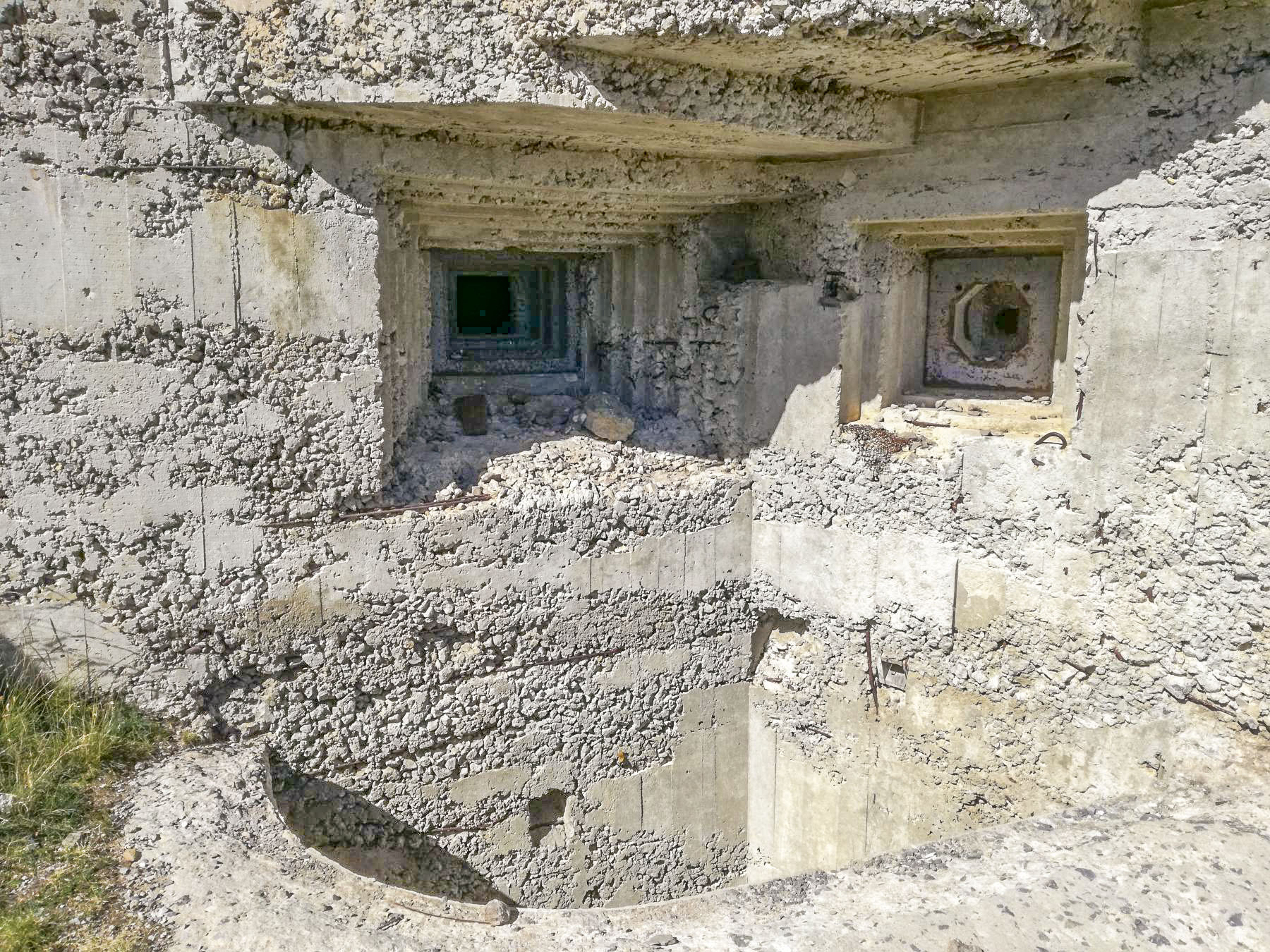 Ligne Maginot - COL DE GRANON - (Ouvrage d'infanterie) - Bloc 3 
Créneaux FM et mitrailleuses - Nicolas PASTORINO