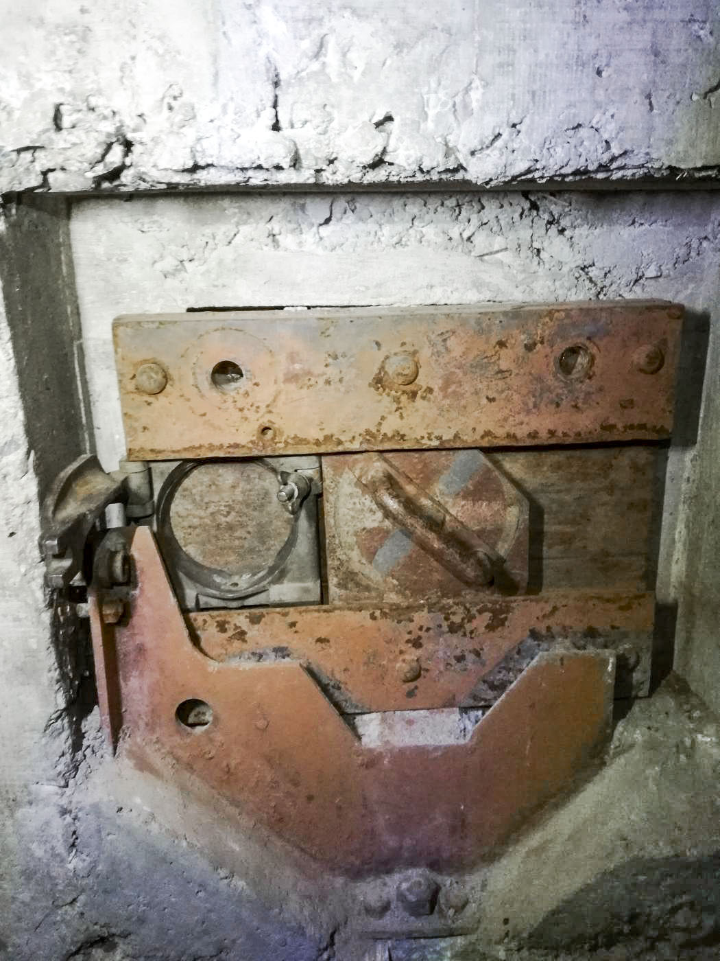 Ligne Maginot - COL DE GRANON - (Ouvrage d'infanterie) - Bloc 3 
Créneau FM - Nicolas PASTORINO