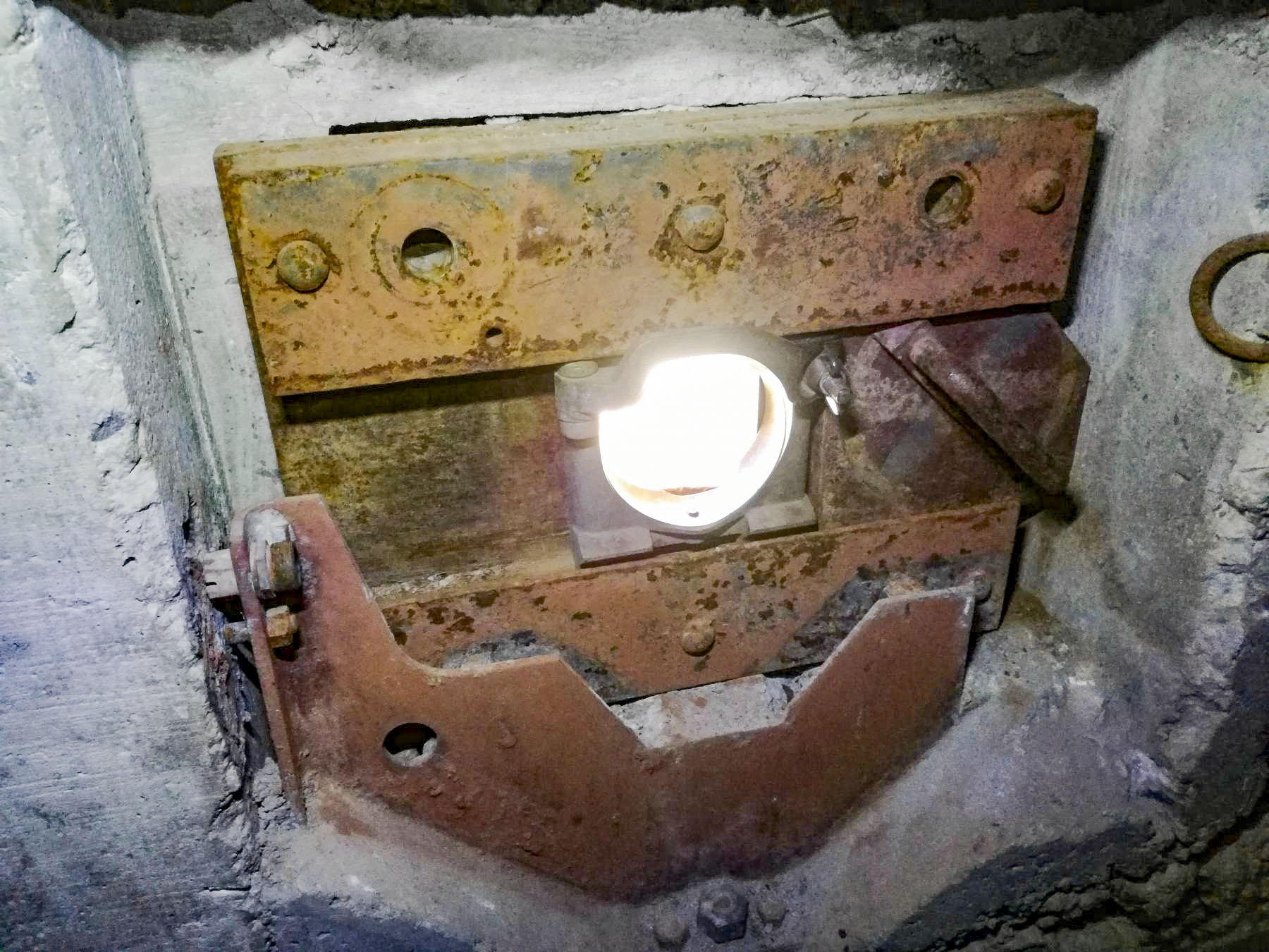 Ligne Maginot - COL DE GRANON - (Ouvrage d'infanterie) - Bloc 3 
Créneau FM - Nicolas PASTORINO