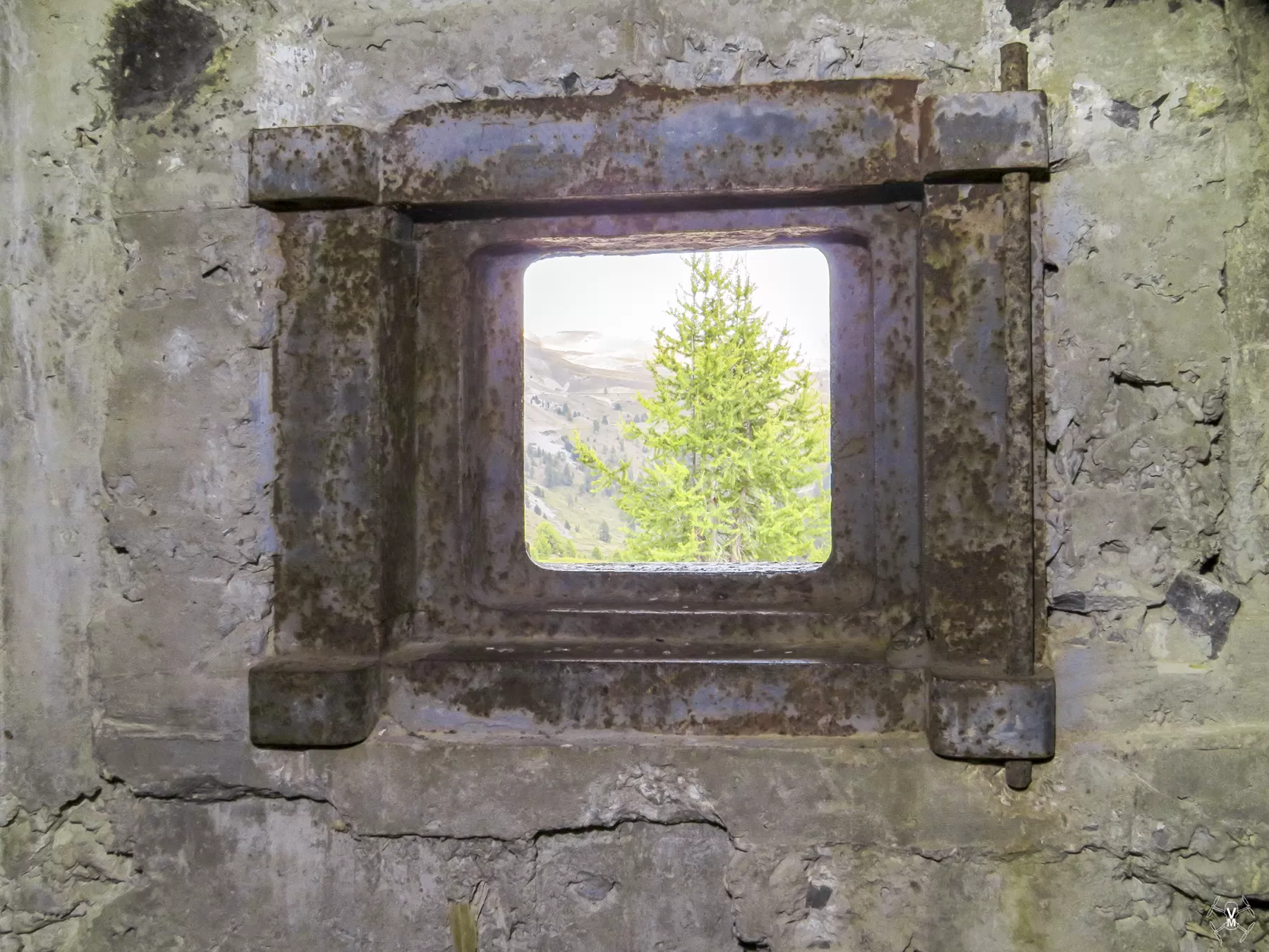Ligne Maginot - COL DE GRANON - (Ouvrage d'infanterie) - Bloc 3
Le créneau pour le jumelage de mitrailleuses - Vincent Vermeulen