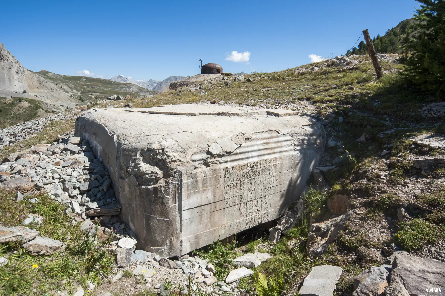 Ligne Maginot - COL DE GRANON - (Ouvrage d'infanterie) - Bloc 5
La cheminée - Lia VERMEULEN