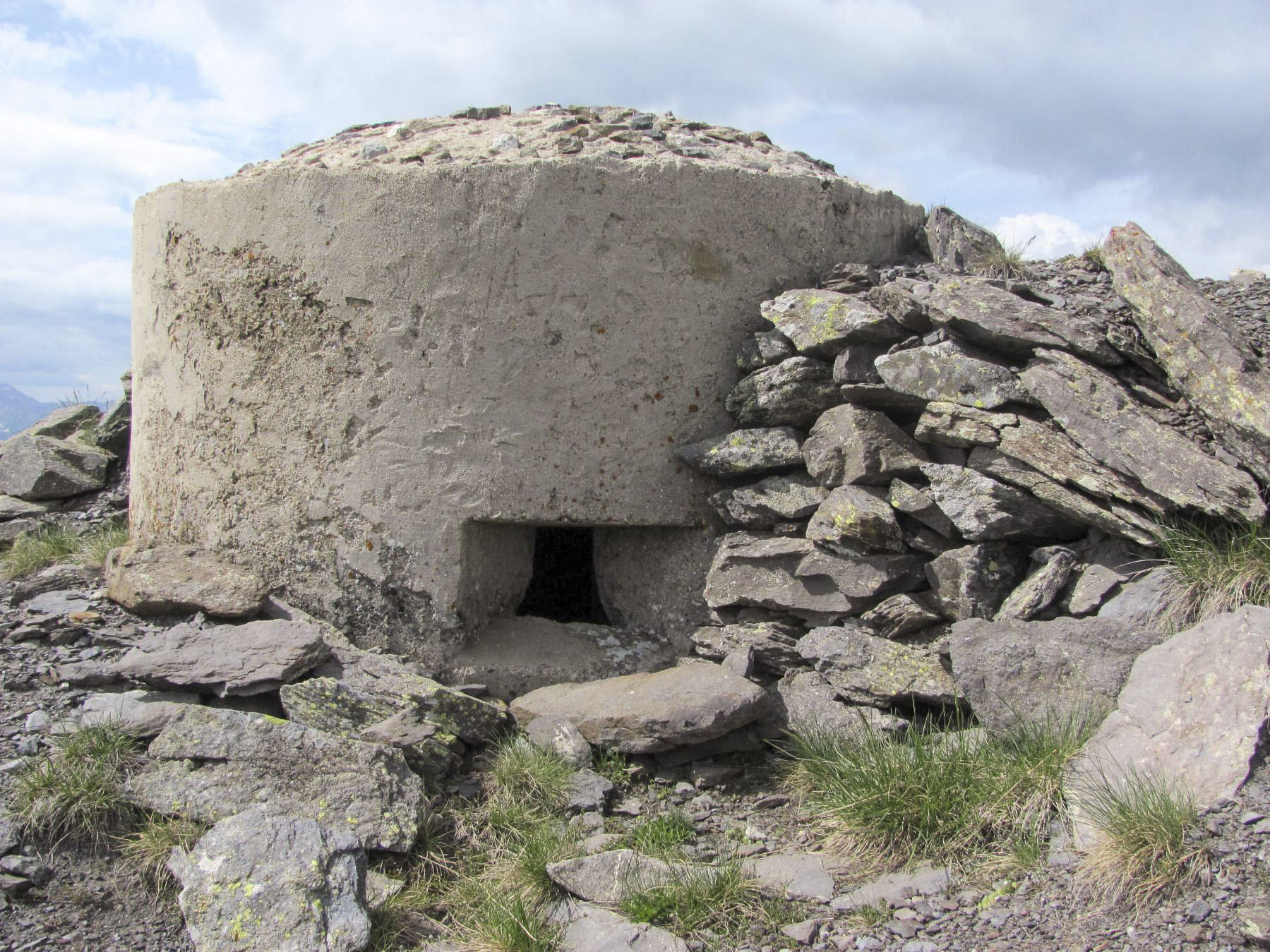 Ligne Maginot - CRETE CIBIERES-GRANON A - (Blockhaus pour arme infanterie) - La forme spécifique des créneaux - Marc ENDINGER