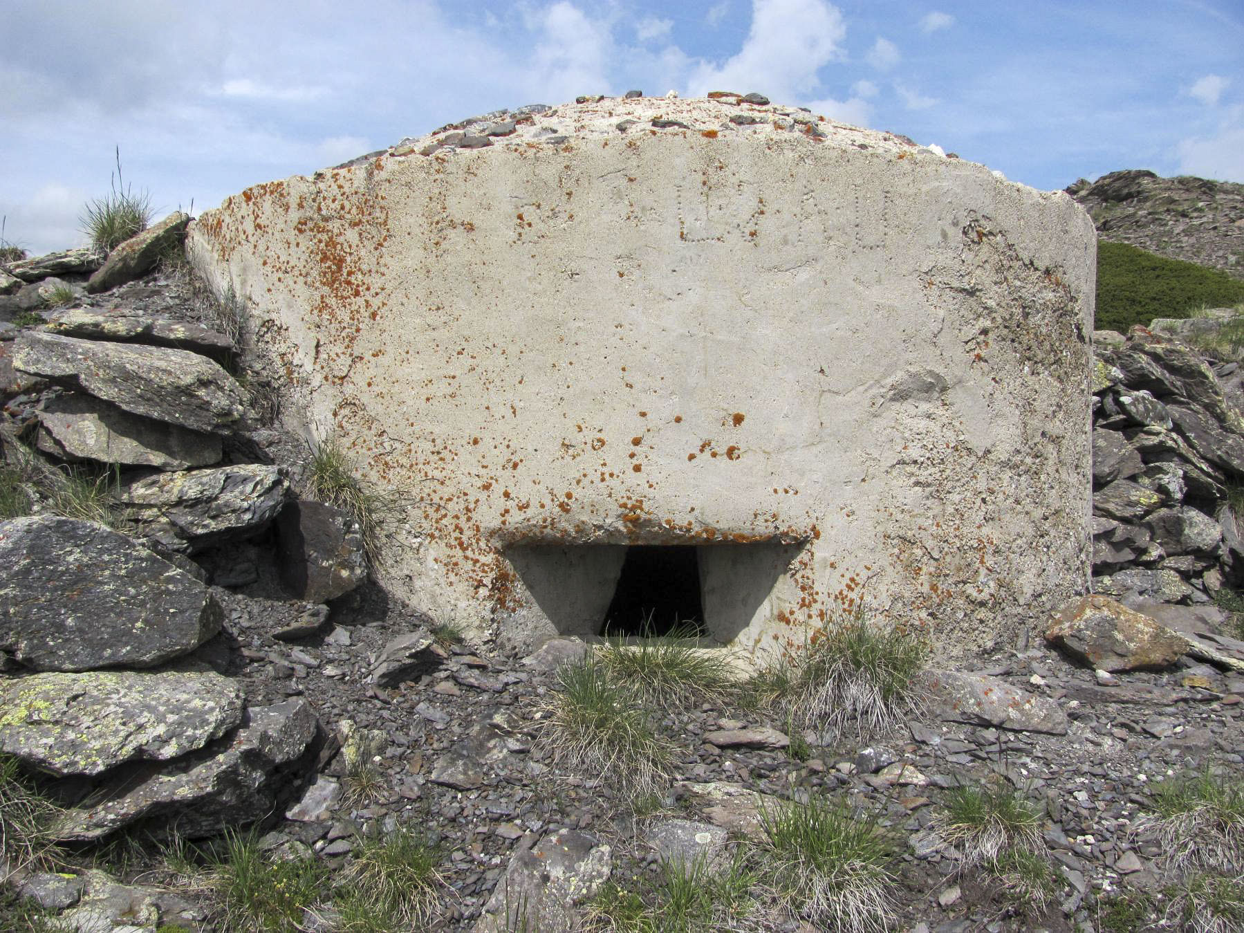 Ligne Maginot - CRETE CIBIERES-GRANON A - (Blockhaus pour arme infanterie) - La forme spécifique des créneaux - Marc ENDINGER