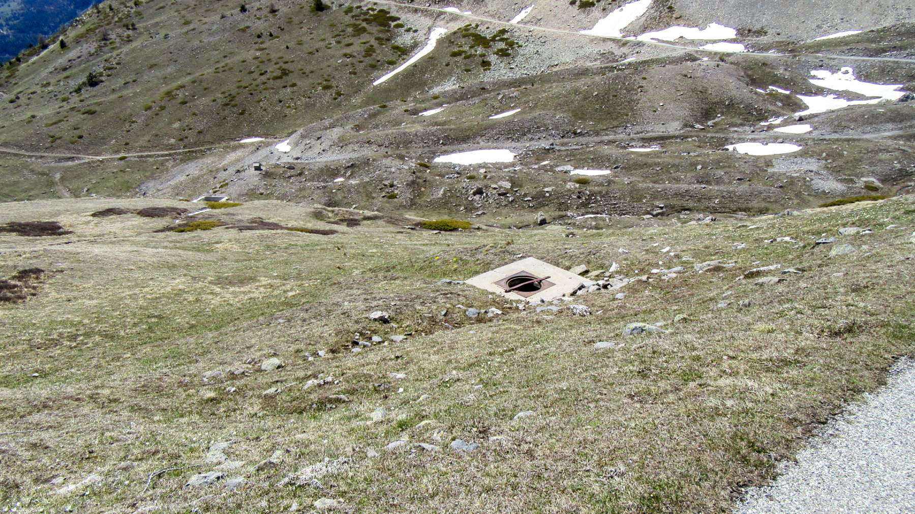 Ligne Maginot - SAINT JOSEPH NORD - (Chambre de coupure) - La chambre est à proximité de la route d'accès au col du Granon - Jean BERTHIER