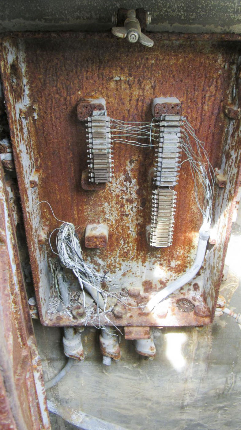 Ligne Maginot - SAINT JOSEPH NORD - (Chambre de coupure) - Détail de ce premier boîtier de raccordement - Jean BERTHIER