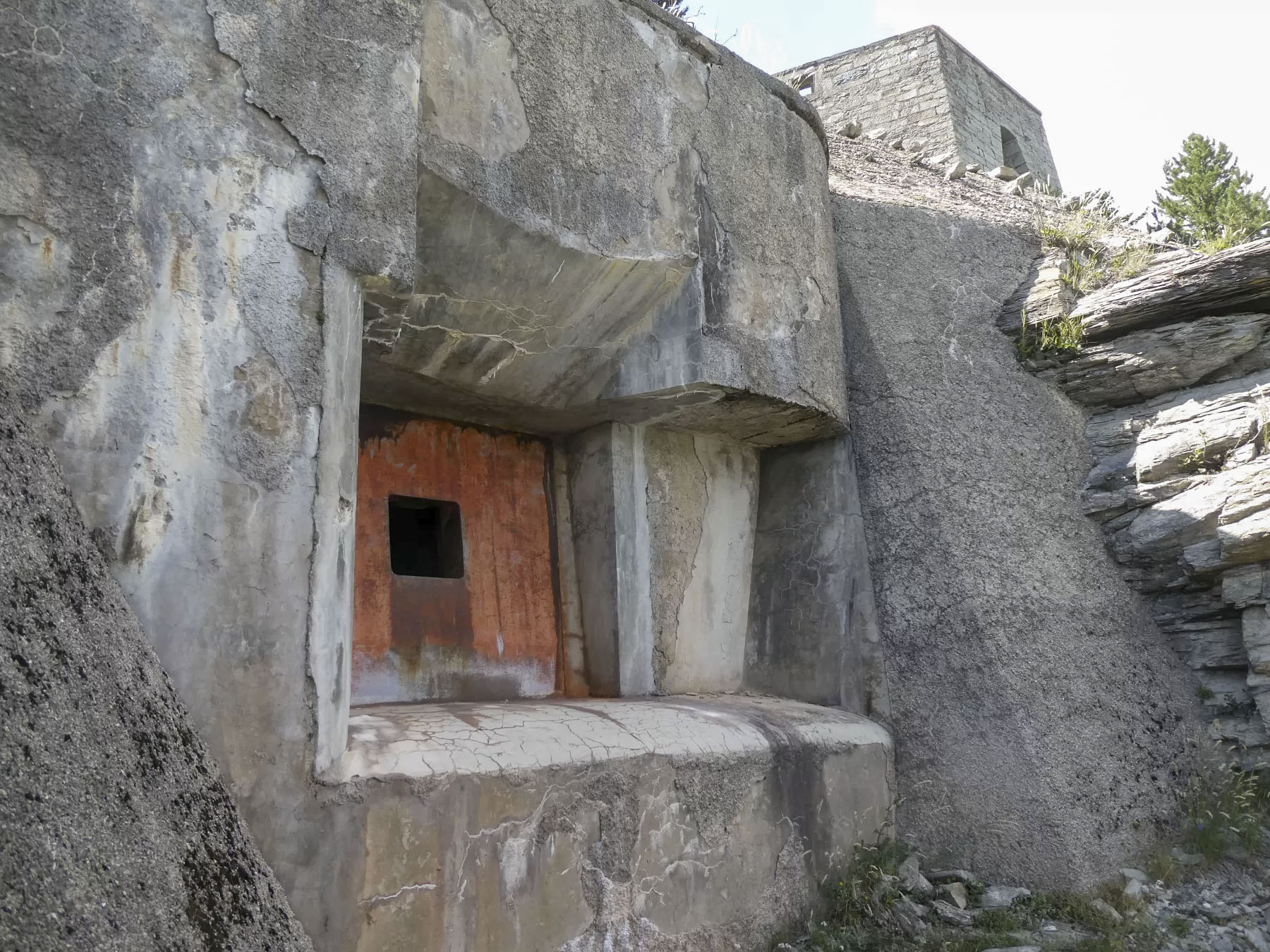 Ligne Maginot - SAPEY - (Ouvrage d'artillerie) - Bloc 2
Créneau de 75 mle 33 - ELLENA Daniel - CUNY Philippe
