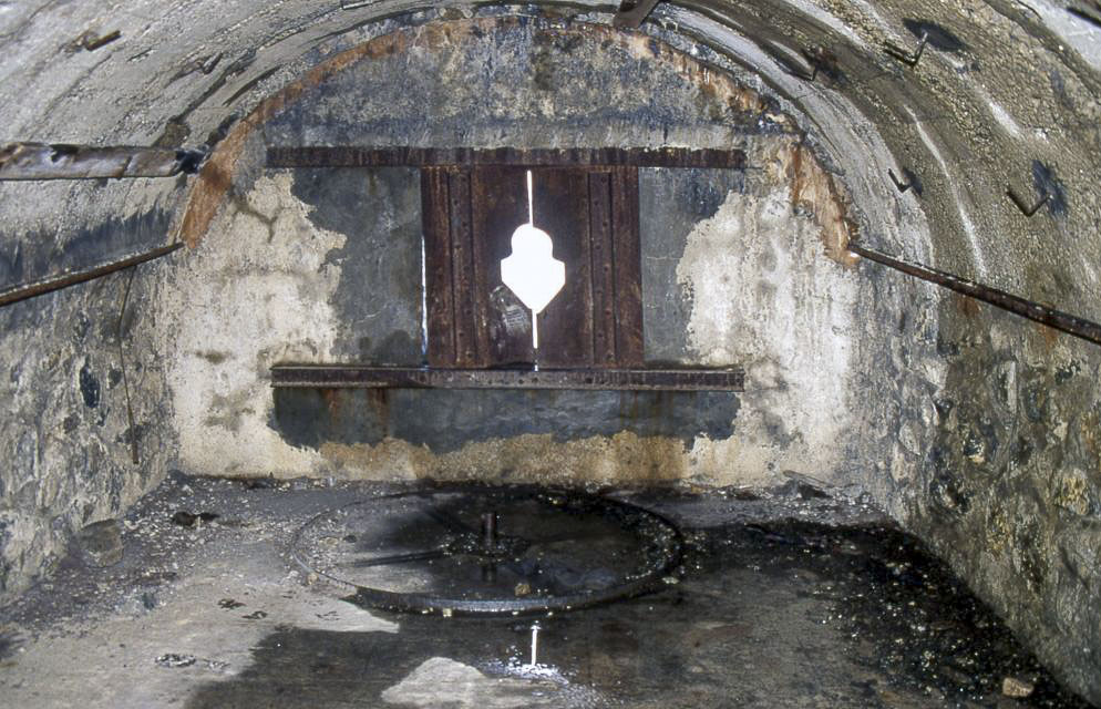Ligne Maginot - L'OLIVE (BATTERIE CAVERNE) - (Position d'artillerie préparée) - Une des casemates de 75 - STRECKER Jürgen