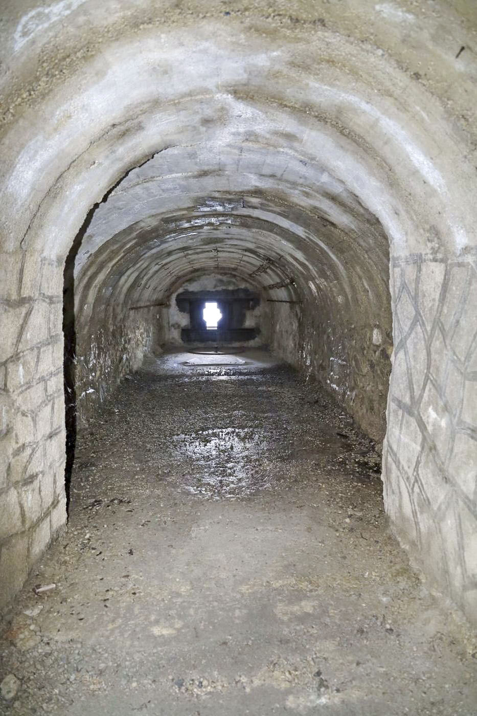 Ligne Maginot - L'OLIVE (BATTERIE CAVERNE) - (Position d'artillerie préparée) - Casemate 'Echelle', intérieur - Jean-Michel Jolas