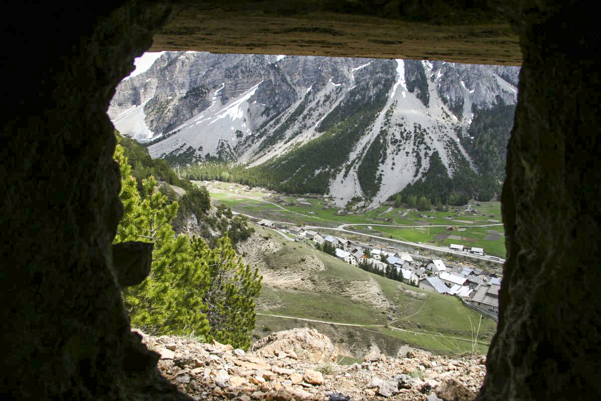 Ligne Maginot - CERVIERES 4 - (Blockhaus pour arme infanterie) - Le plan feu, le village de Cervières - Alain Perouffe