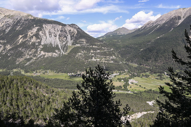 Ligne Maginot - ENROUYE - (Observatoire d'infanterie) - Vue vers la route descendant de Montgenèvre vers Briançon - Alain Perouffe