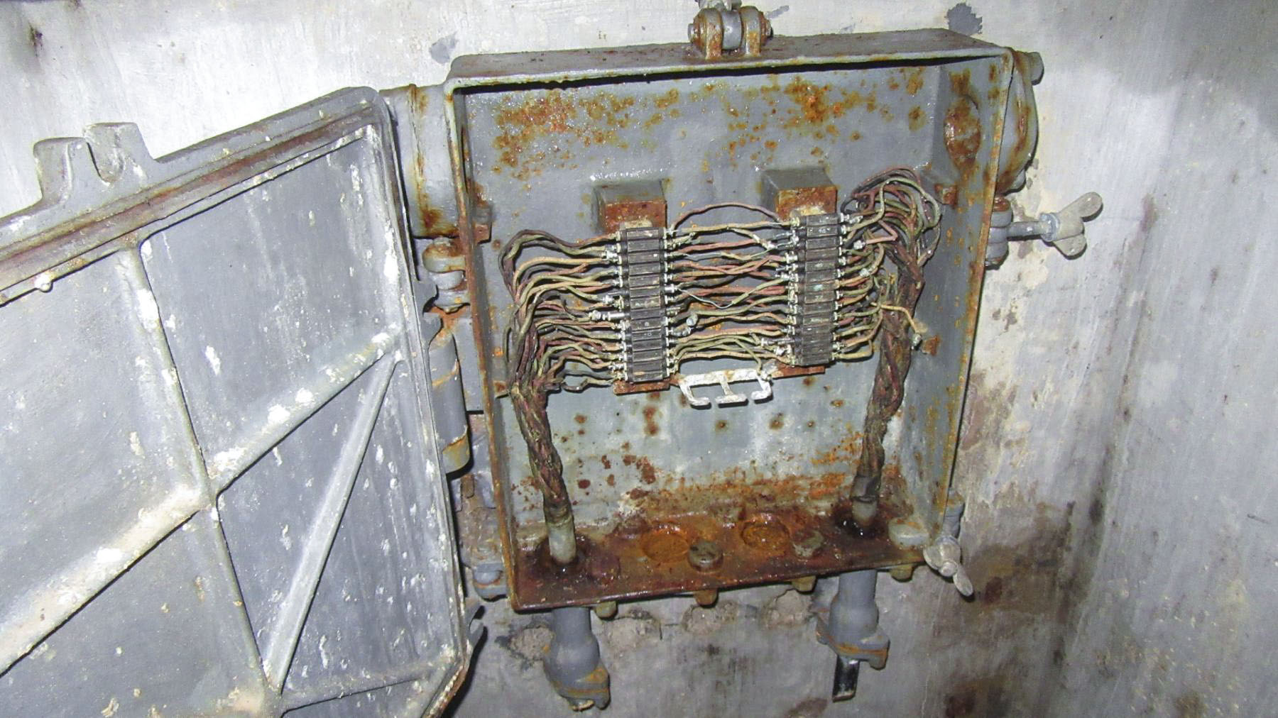 Ligne Maginot - EYRETTE - (Chambre de coupure) - Un seul répartiteur téléphonique dans cette chambre - Jean BERTHIER