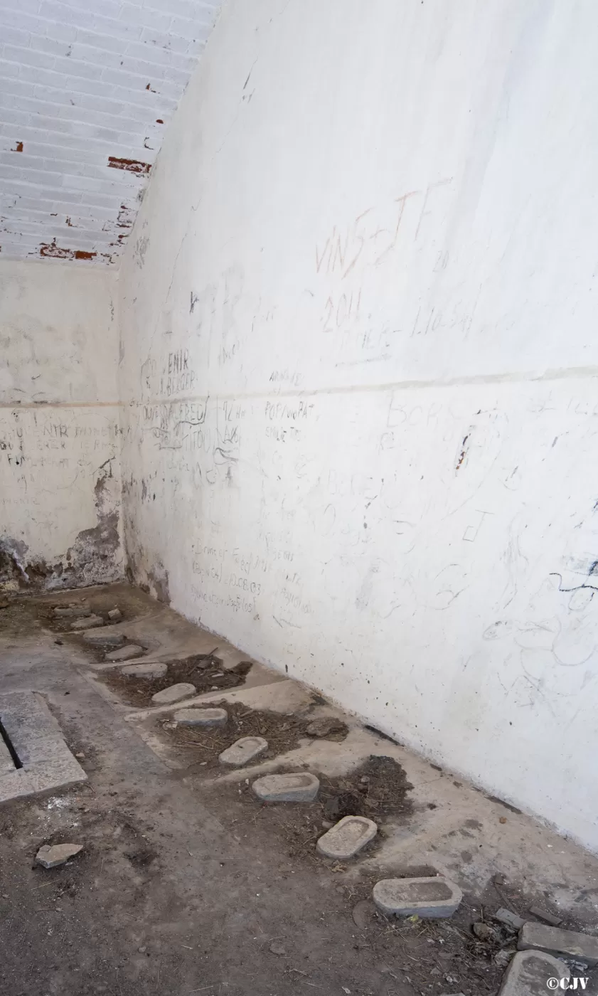 Ligne Maginot - FORT DE LA CROIX DE BRETAGNE (154° RAP - 7° BIE) - (Position d'artillerie préparée) - Latrines de troupe - Lia VERMEULEN