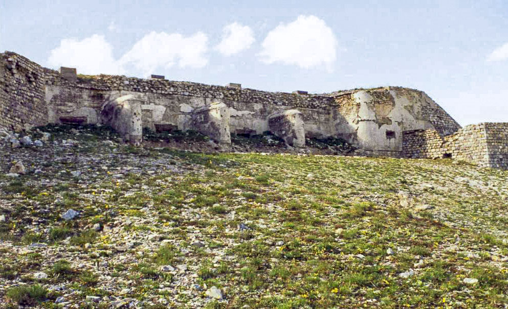 Ligne Maginot - JANUS - (Ouvrage d'artillerie) - Bloc 8
Bloc de l'ancien ouvrage du Janus renforcé par une carapace de béton - Pascal LAMBERT