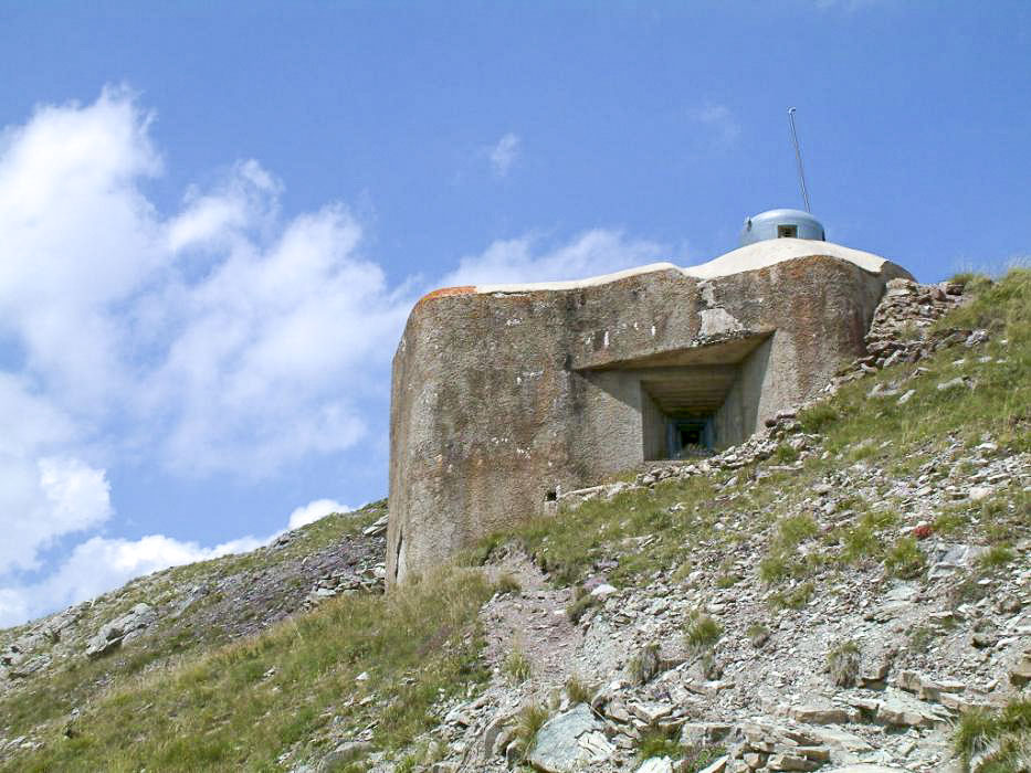 Ligne Maginot - GONDRAN E - (Ouvrage d'infanterie) - Bloc 1
Le créneau pour jumelage de mitrailleuses Reibel MAC 31 - Léon CARPENTIER