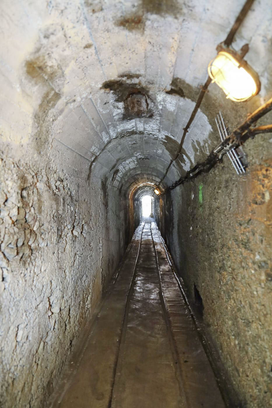 Ligne Maginot - GONDRAN E - (Ouvrage d'infanterie) - Galerie de l'issue de secours, avec voie de 0,60m de chantier. Cette galerie a servi de galerie d'attaque de construction en 1933. - Jean-Michel Jolas