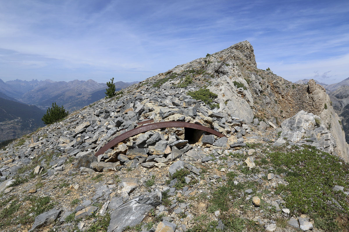 Ligne Maginot - GRANDE MAYE - (Observatoire indéterminé) - Créneau secondaire vers la crête sud et le Grand Peygu - Alain Perouffe