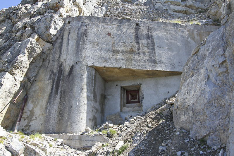 Ligne Maginot - JANUS - (Ouvrage d'artillerie) - Bloc 5
Bloc muni d'un unique créneau observatoire à flanc de montagne - Alain Perouffe