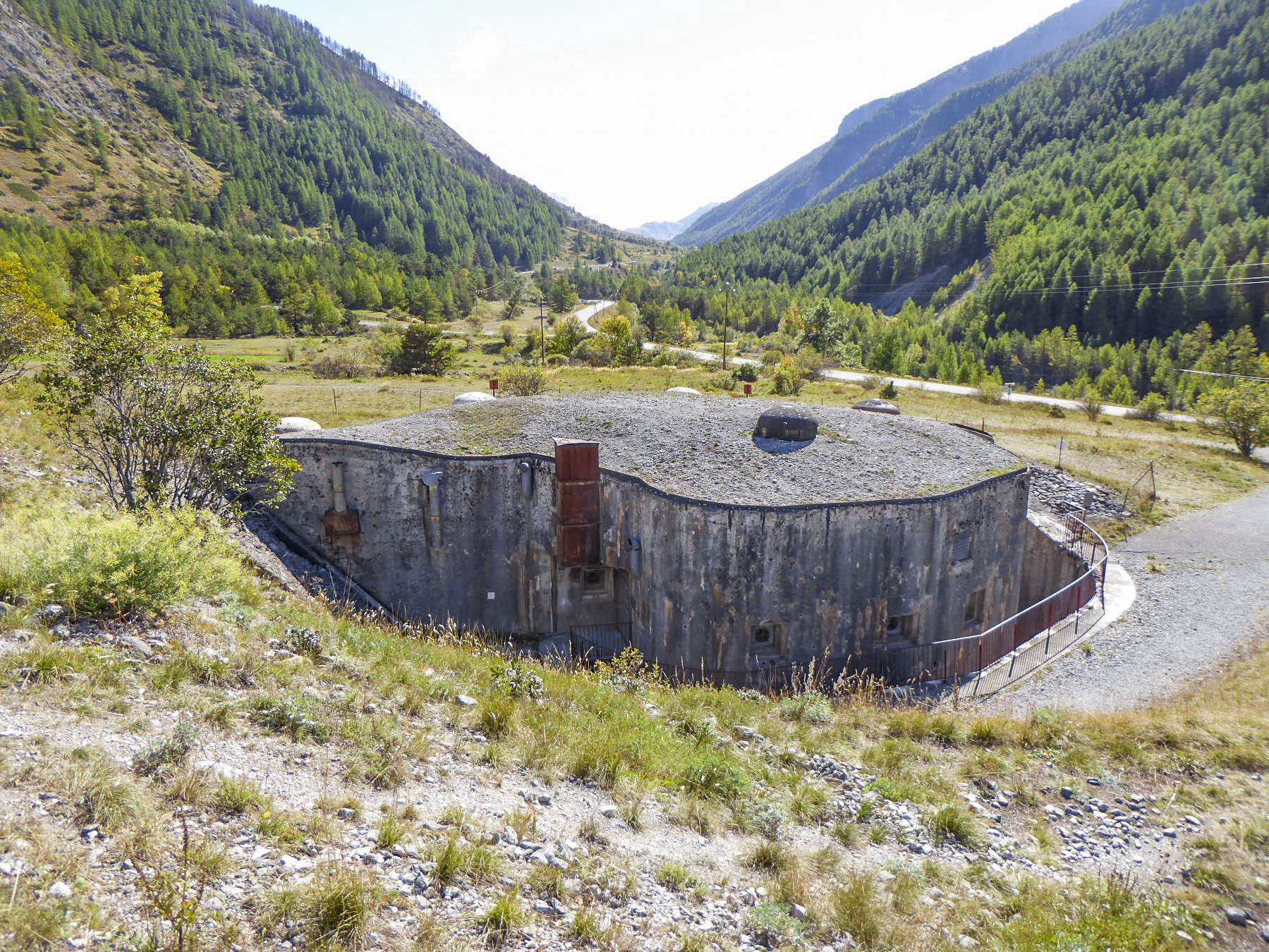 Ligne Maginot - SAINT OURS BAS (SOB) - (Ouvrage d'infanterie) - Au fond le col de Larche - ELLENA - CUNY