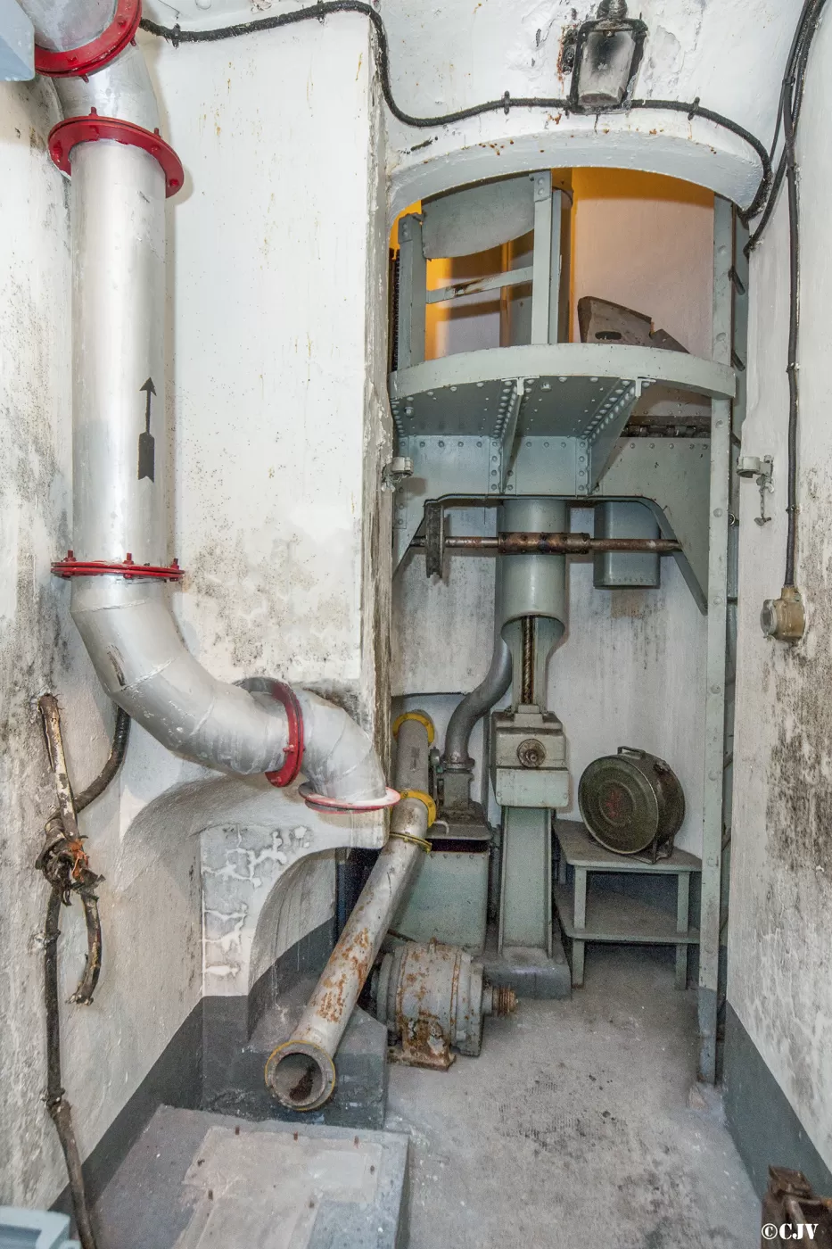 Ligne Maginot - SAINT OURS BAS (SOB) - (Ouvrage d'infanterie) - Une des cloches pour mitrailleuse - Lia VERMEULEN