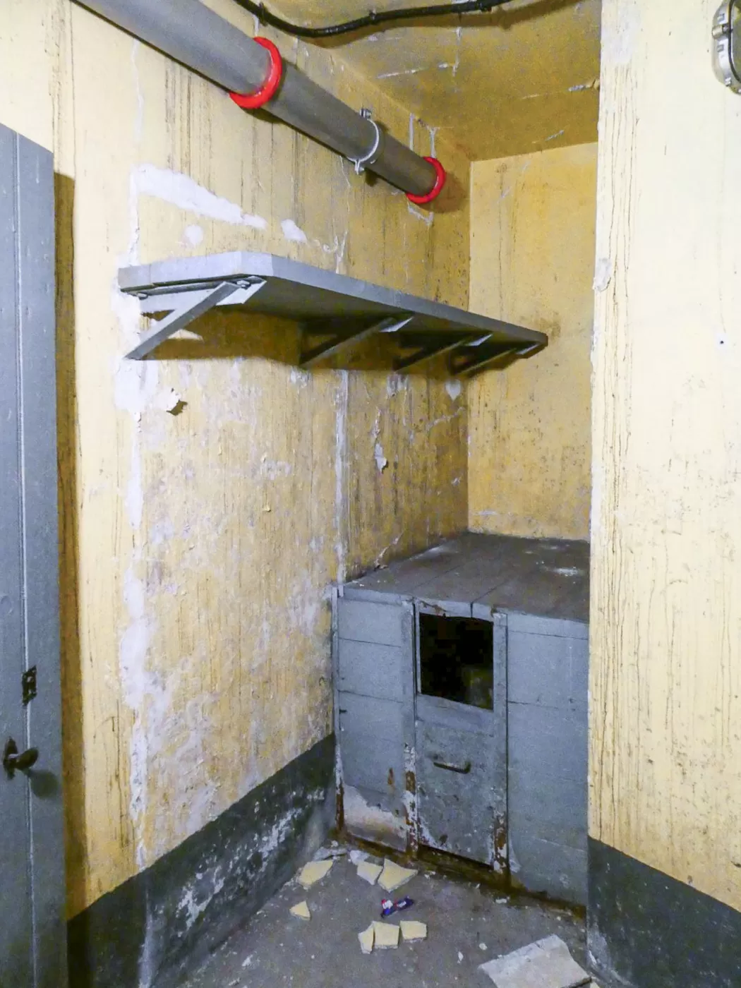 Ligne Maginot - SAINT OURS BAS (SOB) - (Ouvrage d'infanterie) -  La cuisine : réserve à charbon - Daniel ELLENA - Philippe CUNY