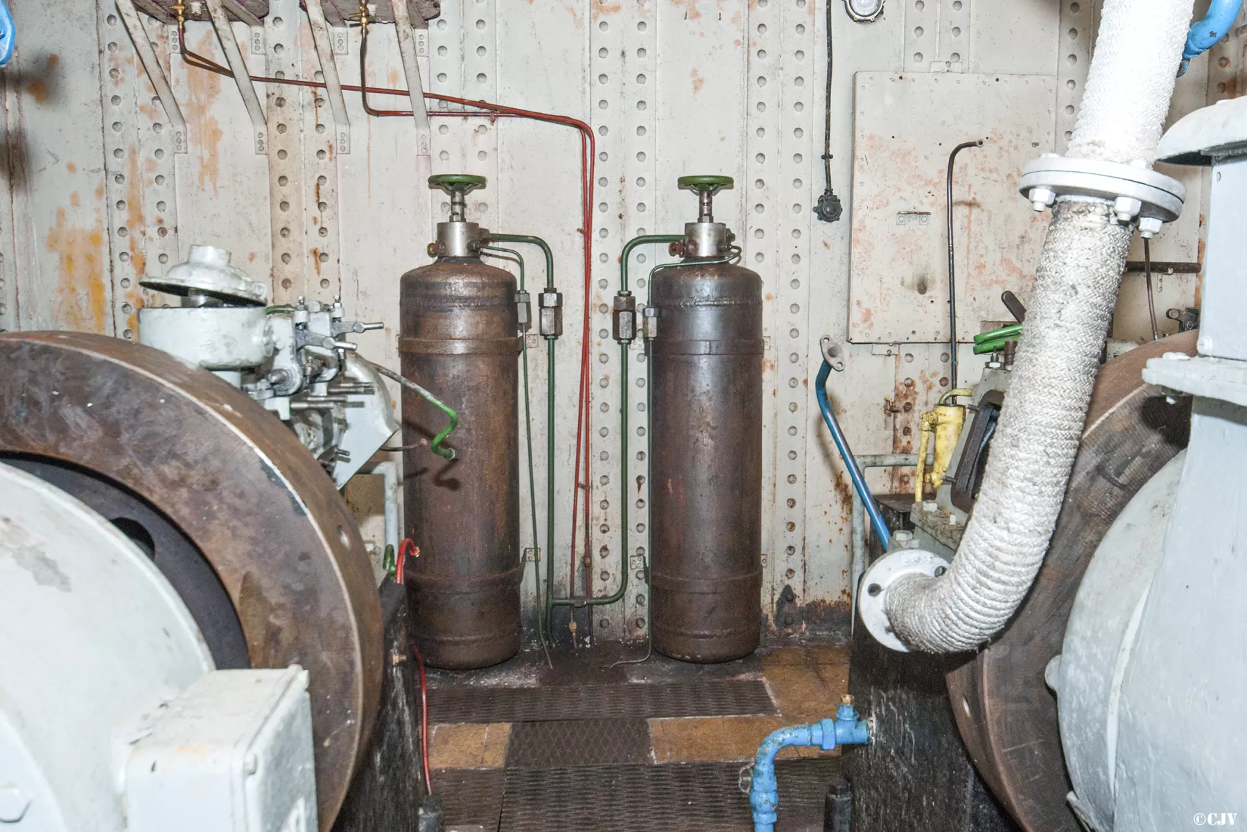Ligne Maginot - SAINT OURS BAS (SOB) - (Ouvrage d'infanterie) - Usine électrique
Bouteilles de lancement des moteurs (air comprimé) - Lia VERMEULEN